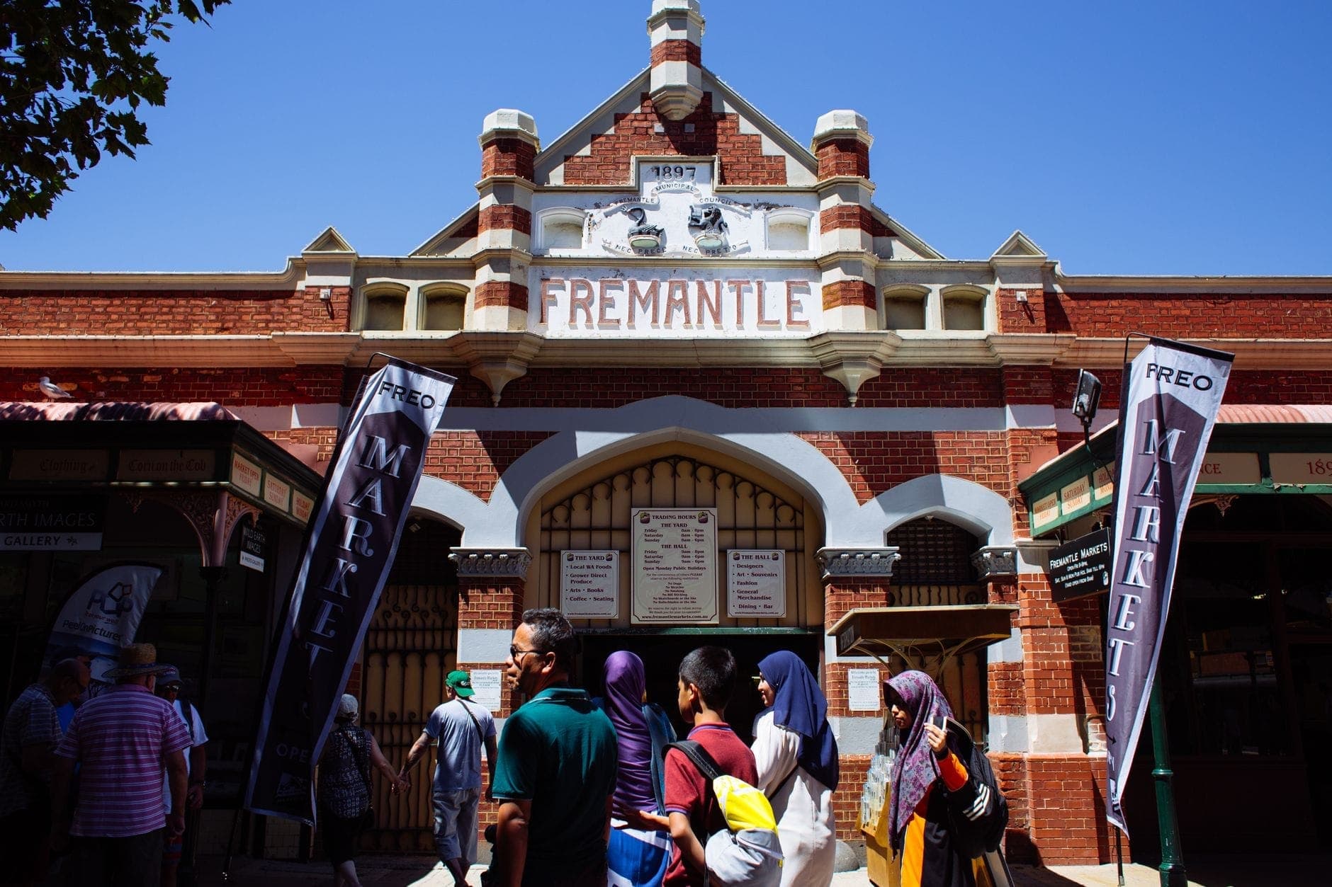 The entrance to Fremantle Markets on a sunny day, a regular maxi cab drop-off point in the port city. Maxi Cab Perth runs fixed-fare maxi taxi pickups in Fremantle.